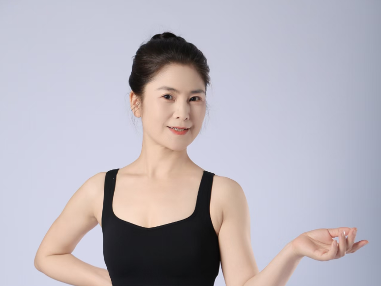 琼琼老师照片
